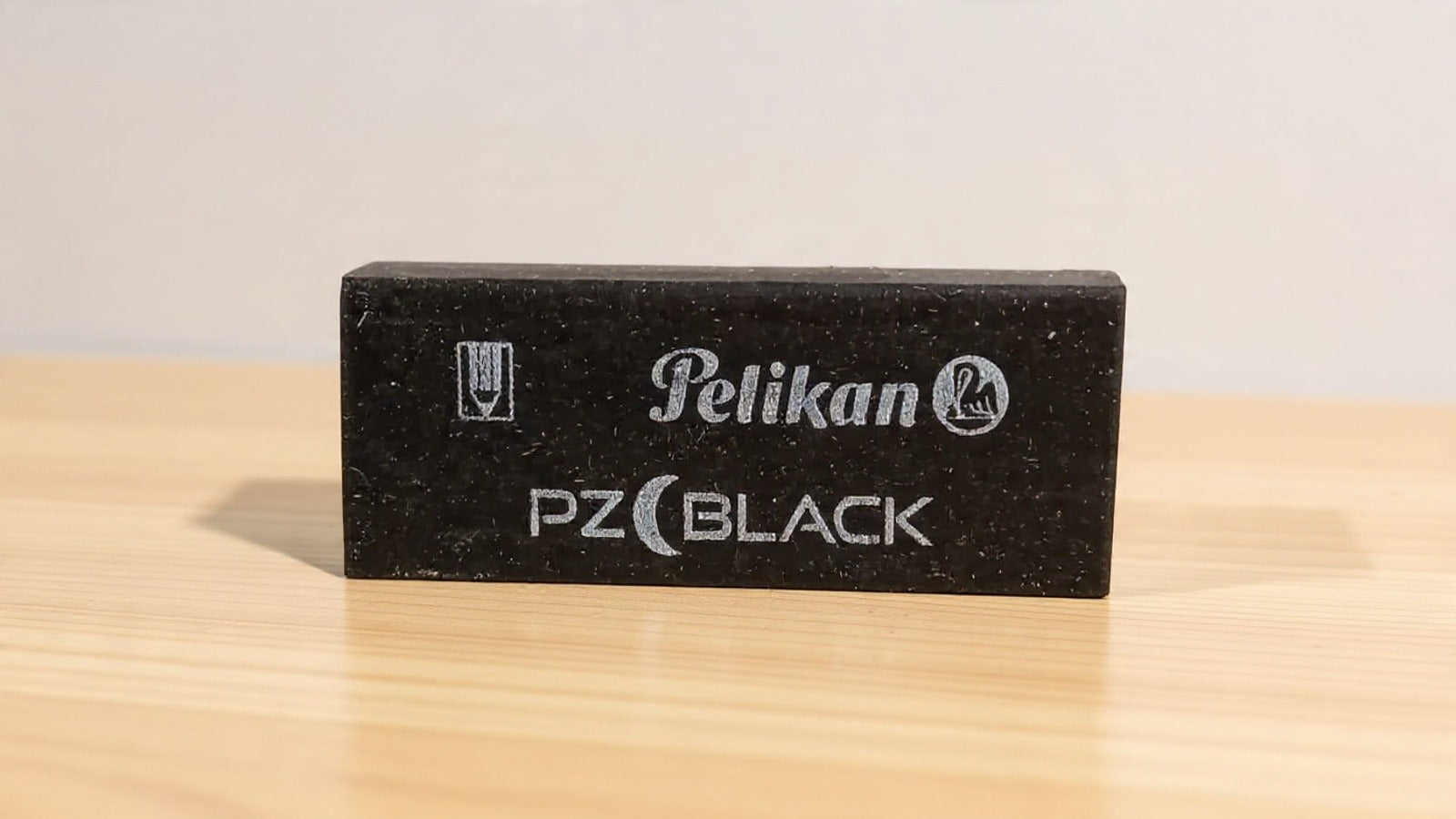Borrador Pelikan black miga de pan negro