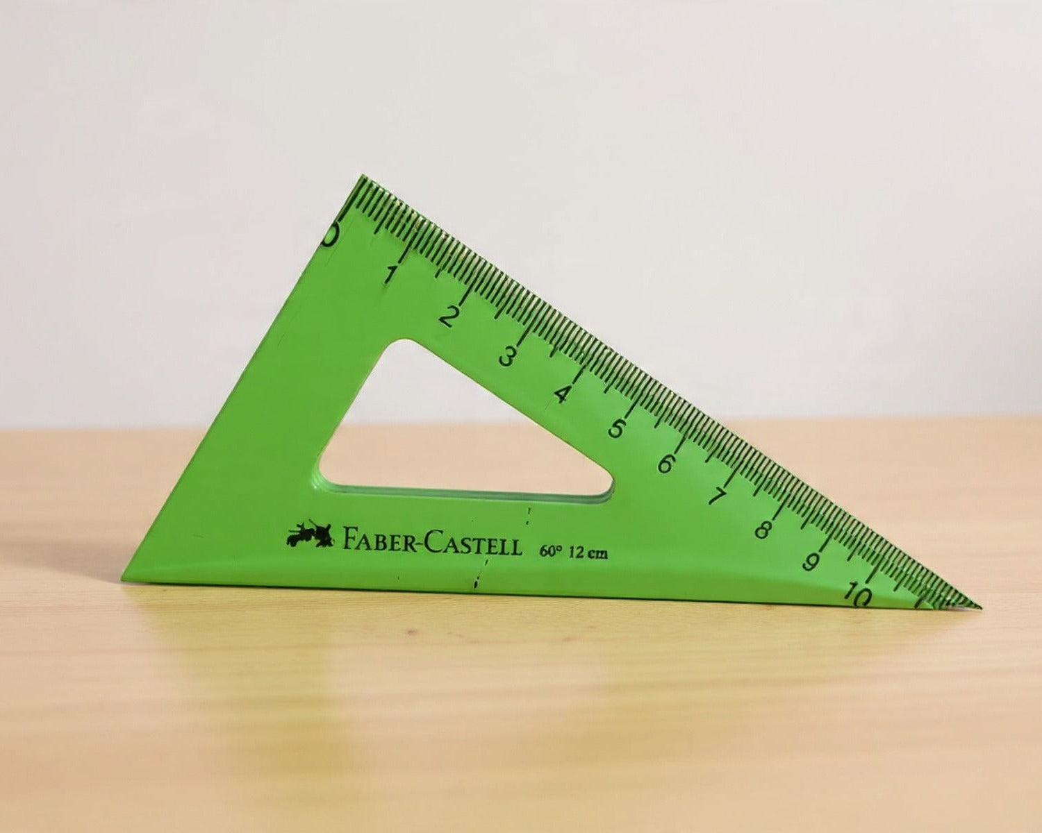 Regla Faber Castell escuadra de 12 cm 60°