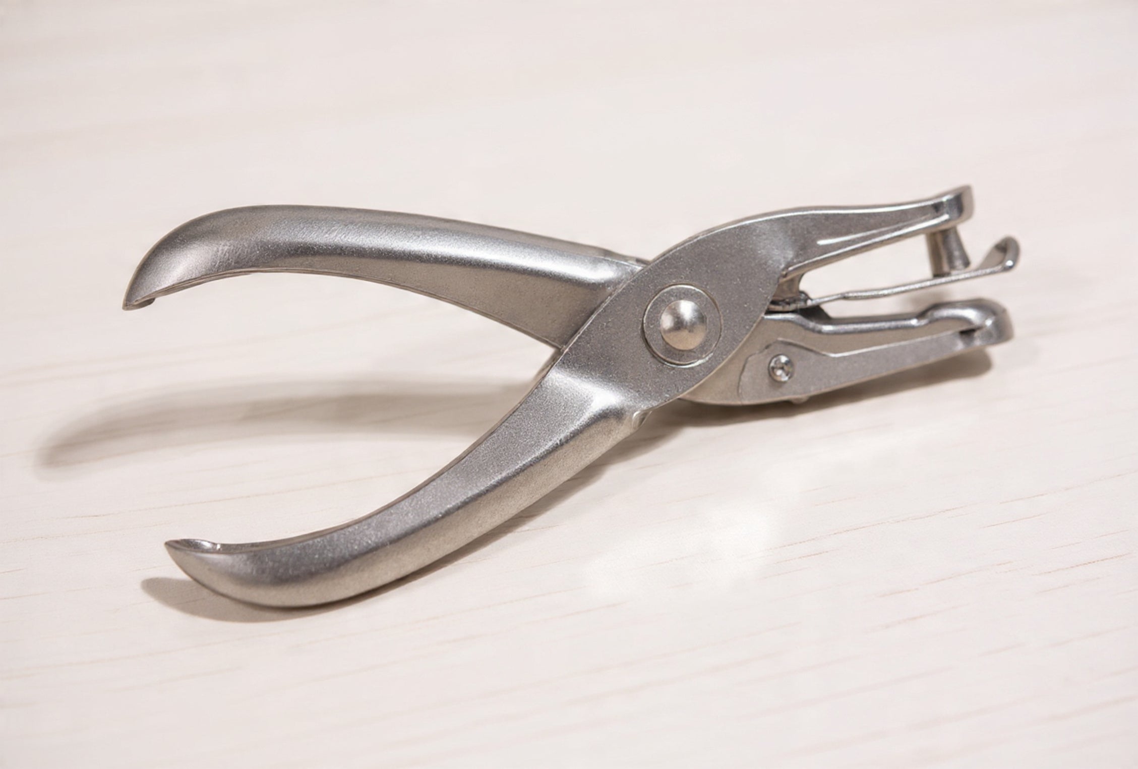Perforadora Metálica MAE P-1 de 1 Hueco